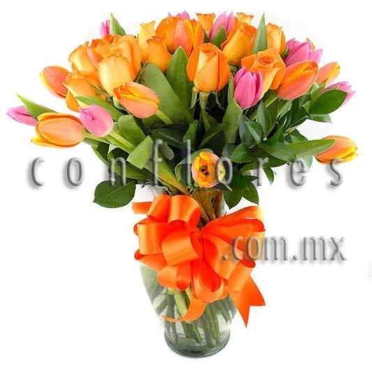 Arreglo con Flores Rosas Naranja Luz